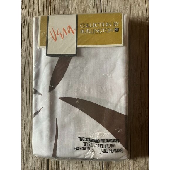 Vintage MCM Vera Collection Burlington 2 Standard Pillowcases no iron cot/poly - Picture 1 of 2